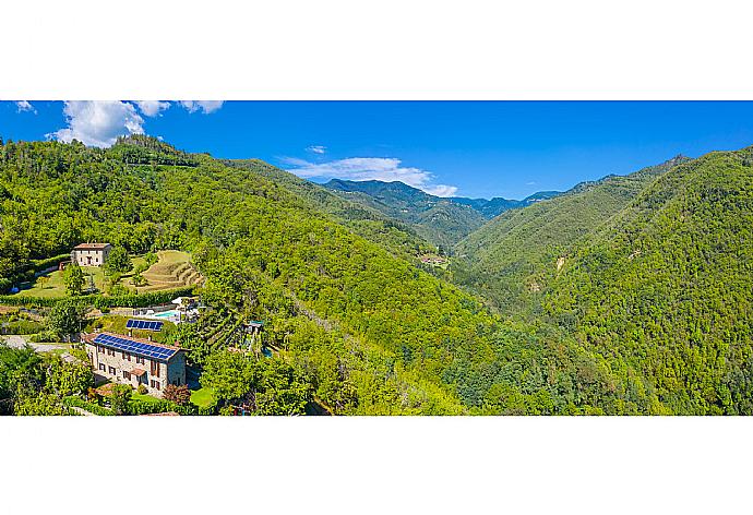 Aerial view of Villa Casale Le Selve . - Villa Casale Le Selve . (Fotogalerie) }}