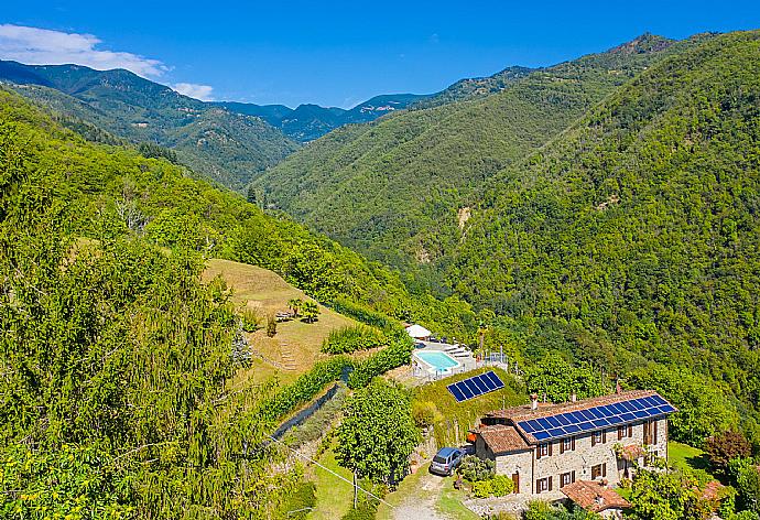 Aerial view of Villa Casale Le Selve . - Villa Casale Le Selve . (Galerie de photos) }}