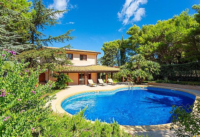 Beautiful villa with private pool, terrace, and garden . - Villa Venere . (Galerie de photos) }}