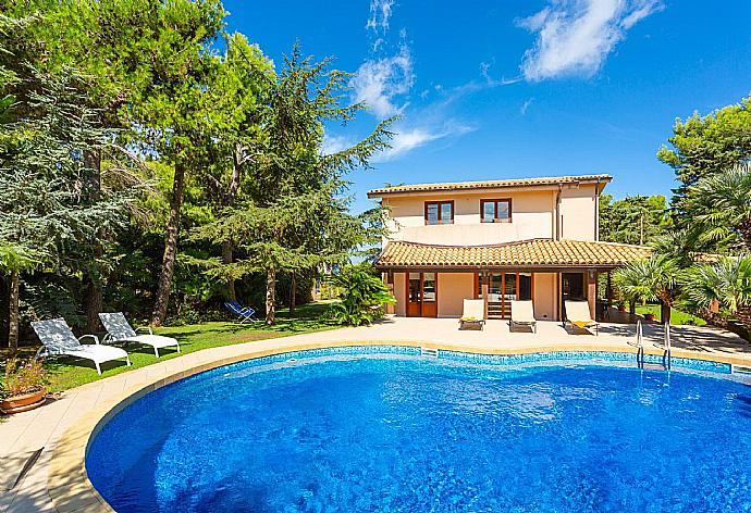 Beautiful villa with private pool, terrace, and garden . - Villa Venere . (Fotogalerie) }}