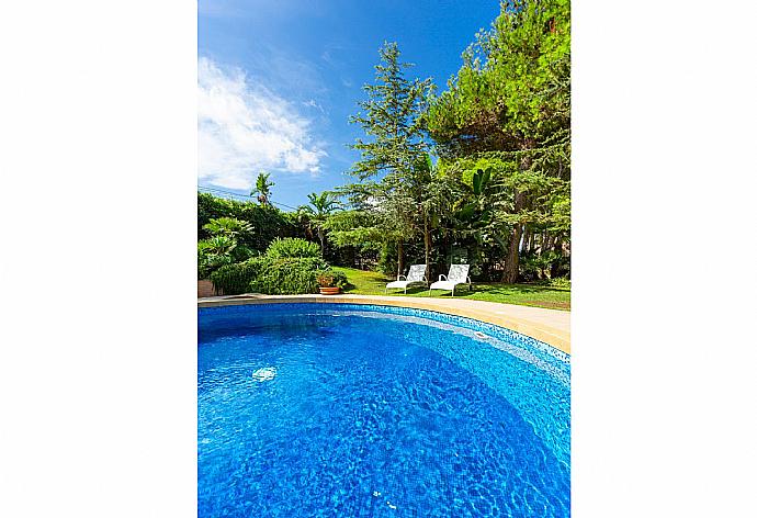 Private pool, terrace, and garden . - Villa Venere . (Fotogalerie) }}