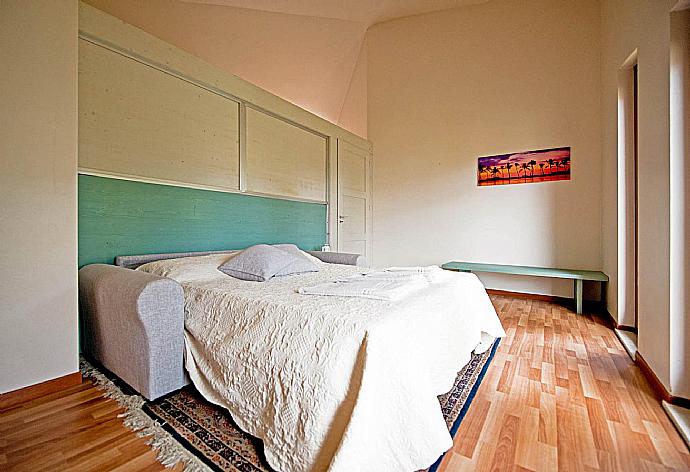 Double bedroom with A/C . - Villa Venere . (Photo Gallery) }}