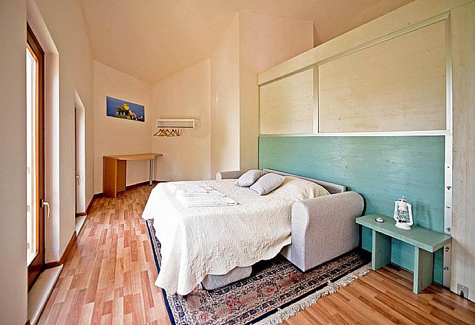 Double bedroom with A/C . - Villa Venere . (Galleria fotografica) }}