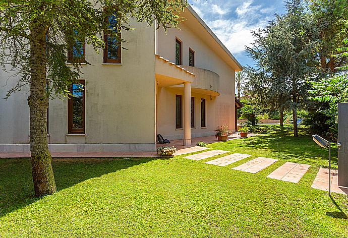 Garden area . - Villa Venere . (Galleria fotografica) }}