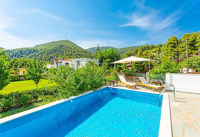 Private pool and terrace . - Villa Amarandos . (Галерея фотографий) }}