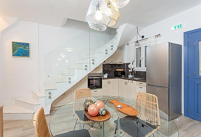 Equipped kitchen . - Villa Amarandos . (Fotogalerie) }}