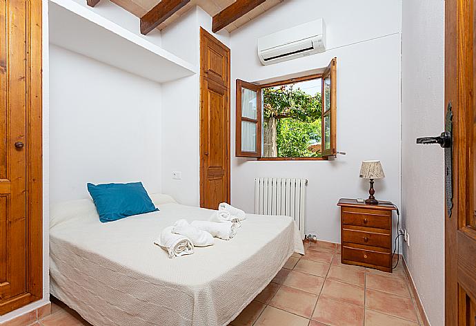 Double bedroom with A/C . - Villa Can Soler II . (Fotogalerie) }}