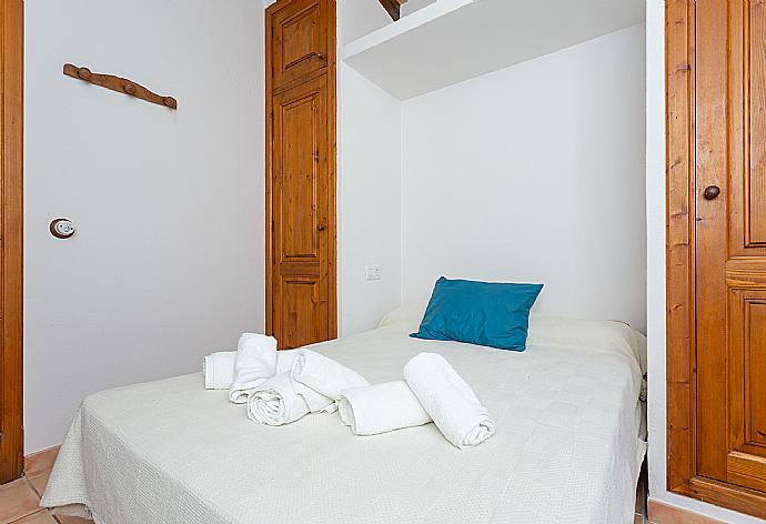 Double bedroom with A/C . - Villa Can Soler II . (Fotogalerie) }}