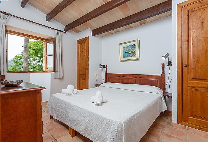 Double bedroom with A/C . - Villa Can Soler I . (Fotogalerie) }}