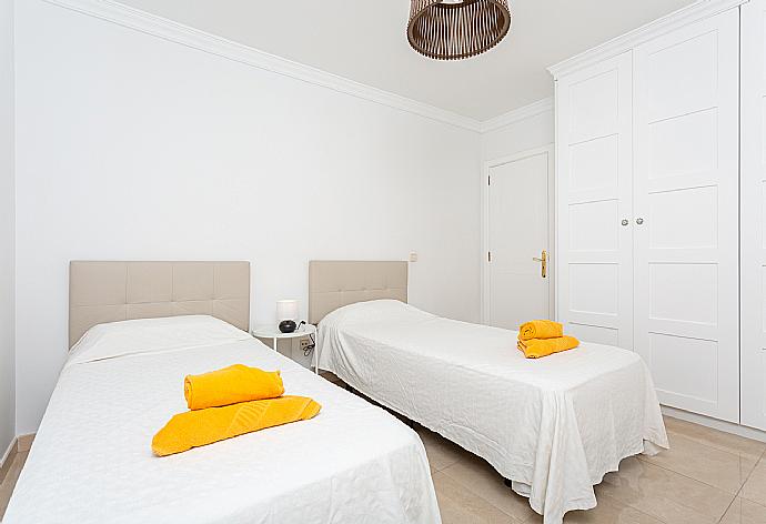 Twin bedroom with A/C . - Villa Diego . (Galleria fotografica) }}