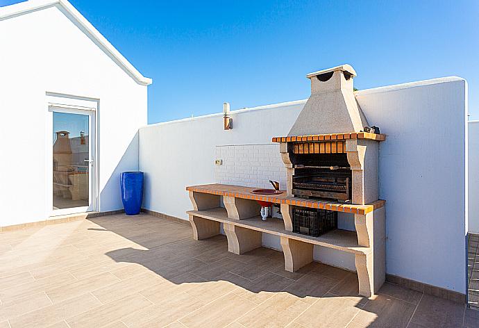 Terrace area with BBQ . - Villa Diego . (Galerie de photos) }}