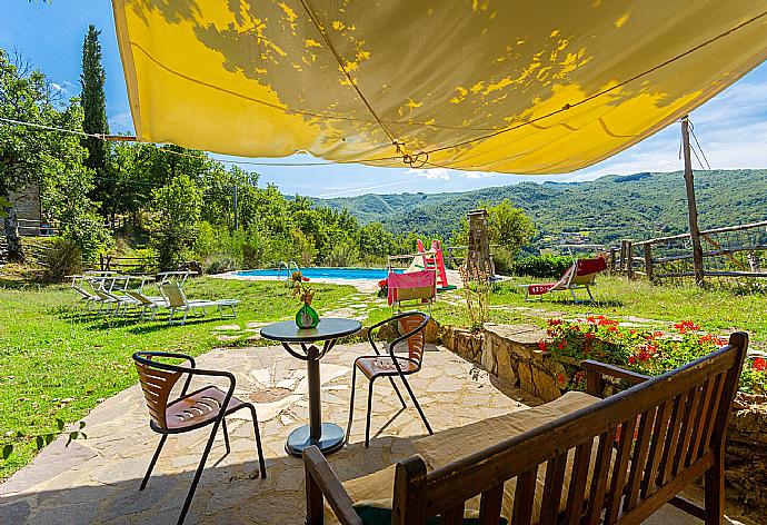 Sheltered terrace area . - Villa Bellavista . (Galería de imágenes) }}