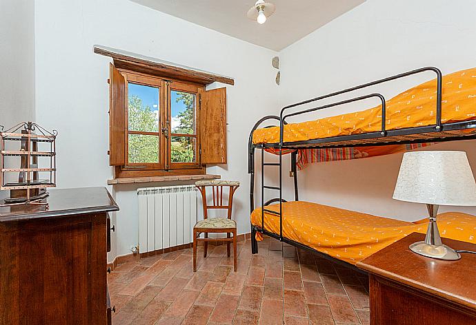 Twin bedroom (bunk-bed)  . - Villa Bellavista . (Galleria fotografica) }}