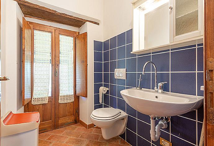 Family toilet . - Villa Bellavista . (Galerie de photos) }}