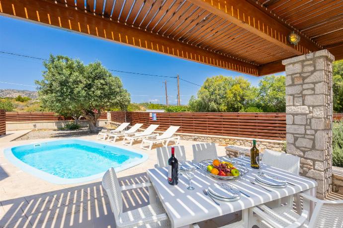 Sheltered terrace area . - Villa Dias . (Photo Gallery) }}