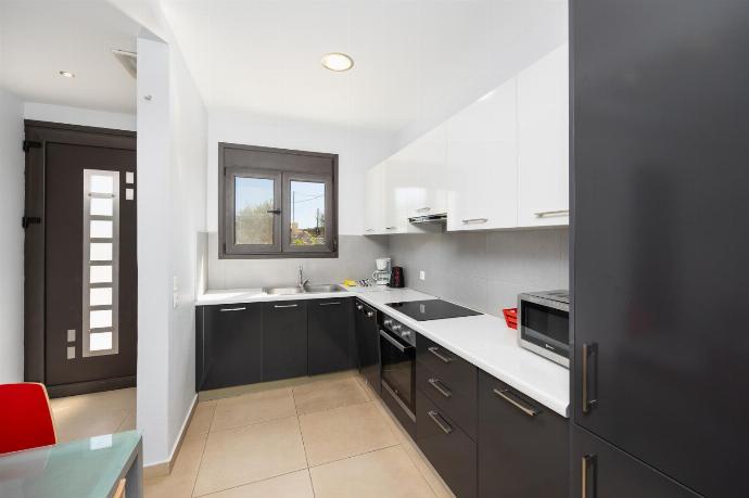 Equipped kitchen . - Villa Dias . (Photo Gallery) }}