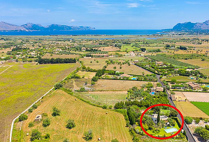 Aerial view showing location of Villa La Torre . - Villa La Torre . (Galerie de photos) }}