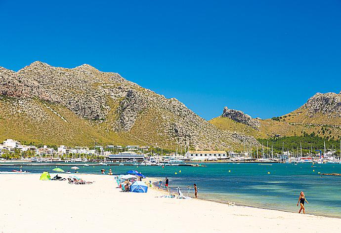 Puerto Pollensa . - Villa La Torre . (Fotogalerie) }}