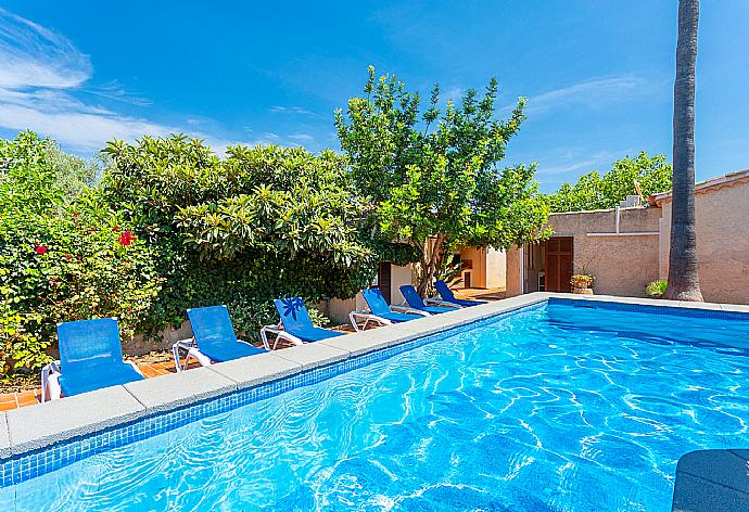 Private pool, terrace, and lawn . - Villa Cortijo 1 . (Galería de imágenes) }}