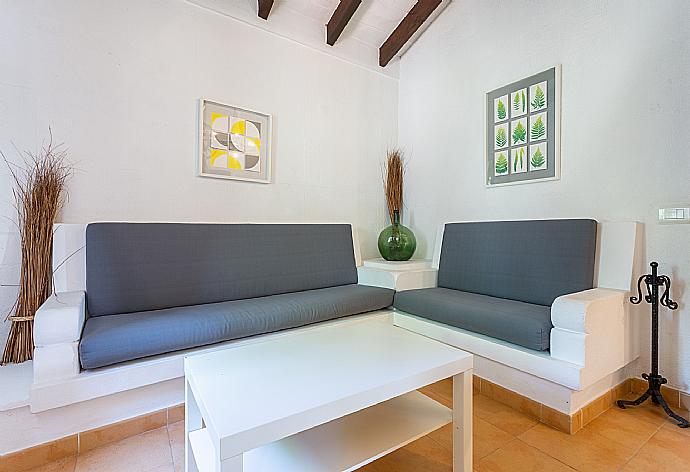 Living room with sofas, dining area, ornamental fireplace, WiFi internet, satellite TV, DVD player and terrace access . - Villa Cortijo 1 . (Галерея фотографий) }}