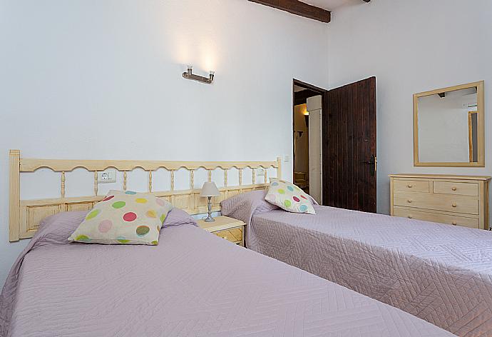 Twin bedroom with A/C . - Villa Cortijo 1 . (Photo Gallery) }}