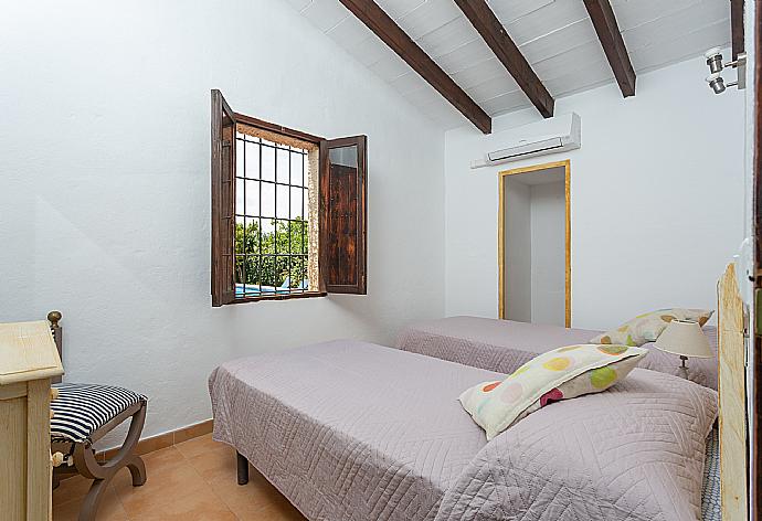 Twin bedroom with A/C . - Villa Cortijo 1 . (Галерея фотографий) }}