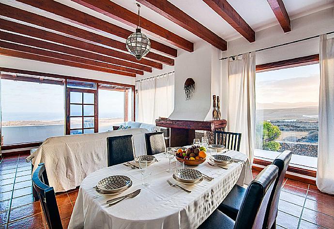 Open-plan living room with sofas, dining area, kitchen, ornamental fireplace, WiFi internet, Satellite TV, and sea views . - Villa Vista Mar . (Fotogalerie) }}