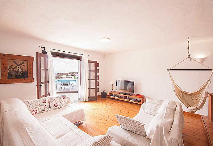 Living room with sofas, dining area, kitchen, WiFi internet, satellite TV, and terrace access . - Villa Vista Mar . (Galleria fotografica) }}