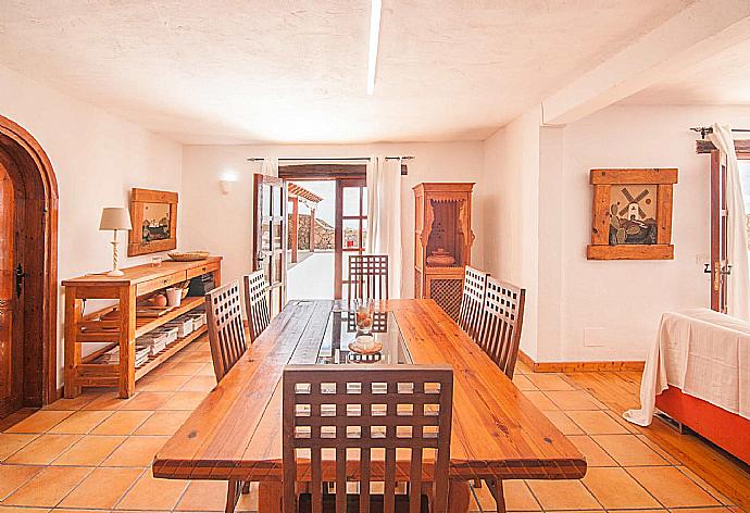 Living room with sofas, dining area, kitchen, WiFi internet, satellite TV, and terrace access . - Villa Vista Mar . (Galleria fotografica) }}