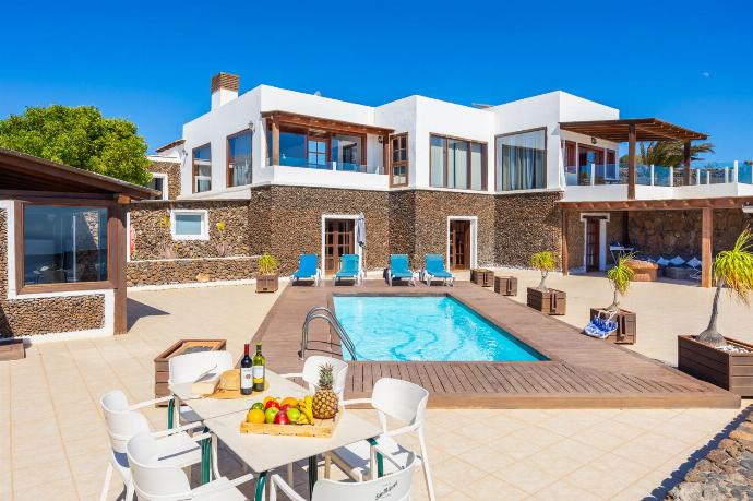 Beautiful villa with private pool, terrace, and garden with sea views . - Villa Vista Mar . (Galería de imágenes) }}