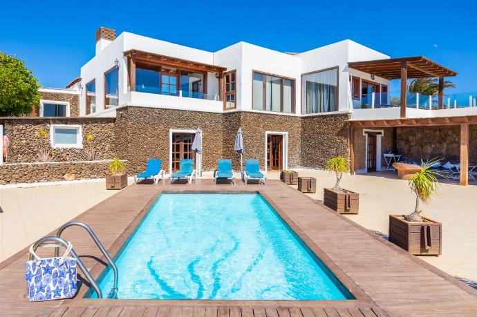 Beautiful villa with private pool, terrace, and garden with sea views . - Villa Vista Mar . (Photo Gallery) }}