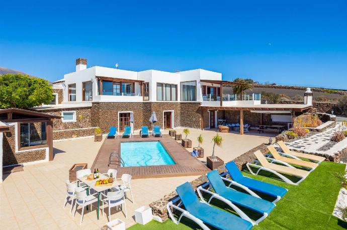 Beautiful villa with private pool, terrace, and garden with sea views . - Villa Vista Mar . (Photo Gallery) }}