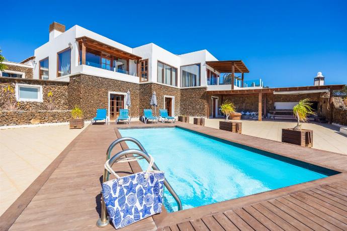 Beautiful villa with private pool, terrace, and garden with sea views . - Villa Vista Mar . (Galería de imágenes) }}