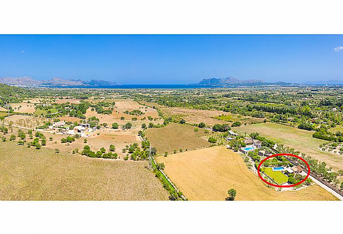 Aerial view showing location of Villa Ignaci . - Villa Ignaci . (Galerie de photos) }}