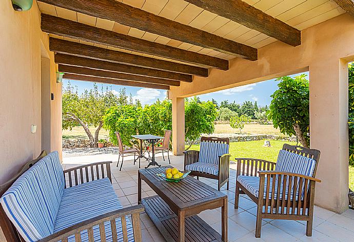 Sheltered terrace area . - Villa Ignaci . (Fotogalerie) }}