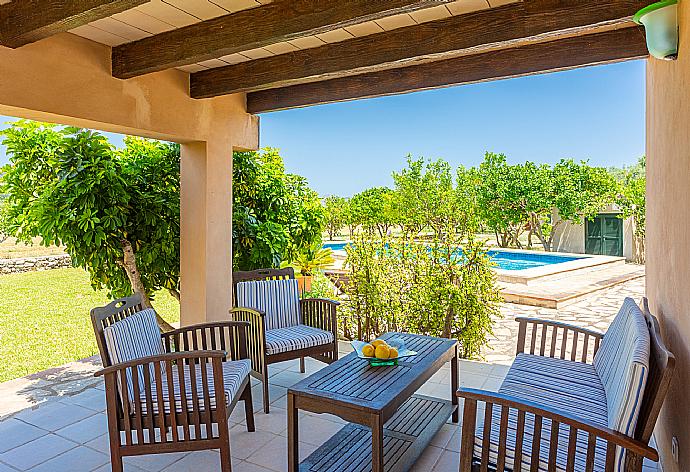 Sheltered terrace area . - Villa Ignaci . (Fotogalerie) }}