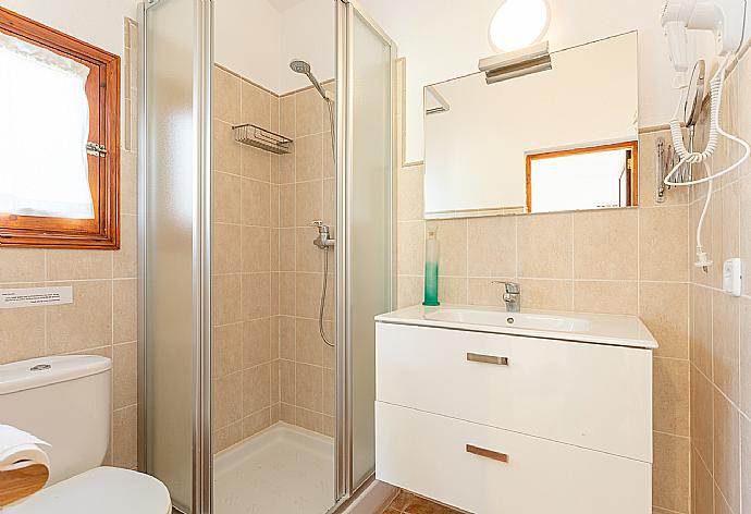 Family bathroom with shower . - Villa Ignaci . (Photo Gallery) }}