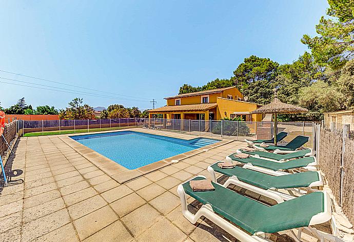 Private pool and terrace . - Villa Can Joan Polit . (Galleria fotografica) }}