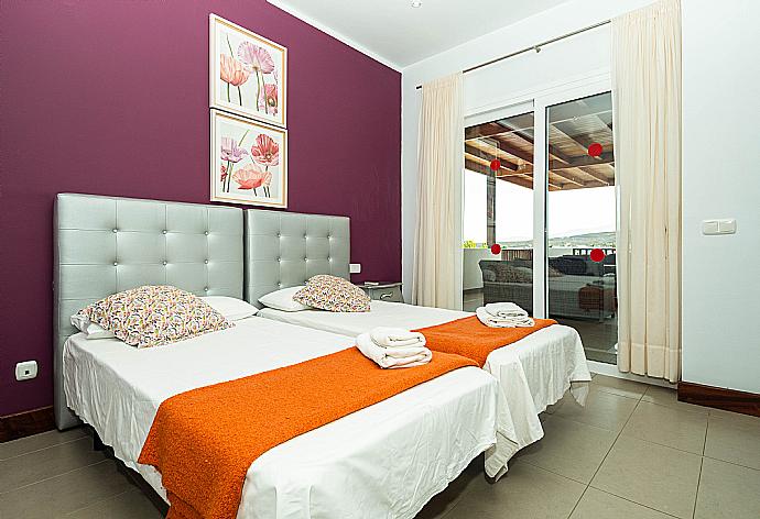 Air-conditioned twin bedroom  with en-suite bathroom and terrace access . - Villa Palmera . (Galerie de photos) }}
