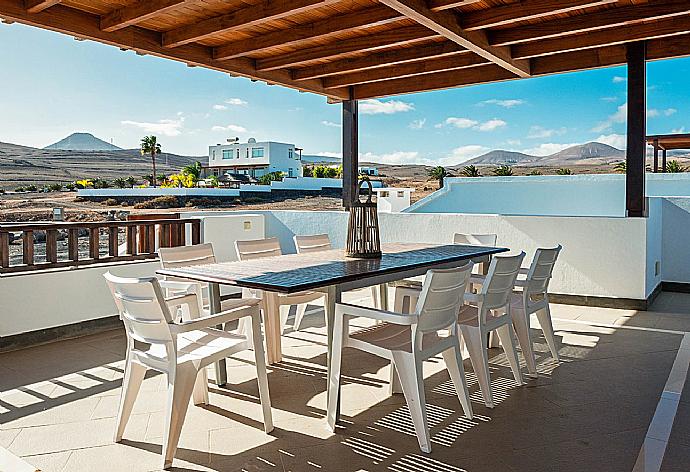 Sheltered terrace with dining area and beautiful views . - Villa Palmera . (Galería de imágenes) }}