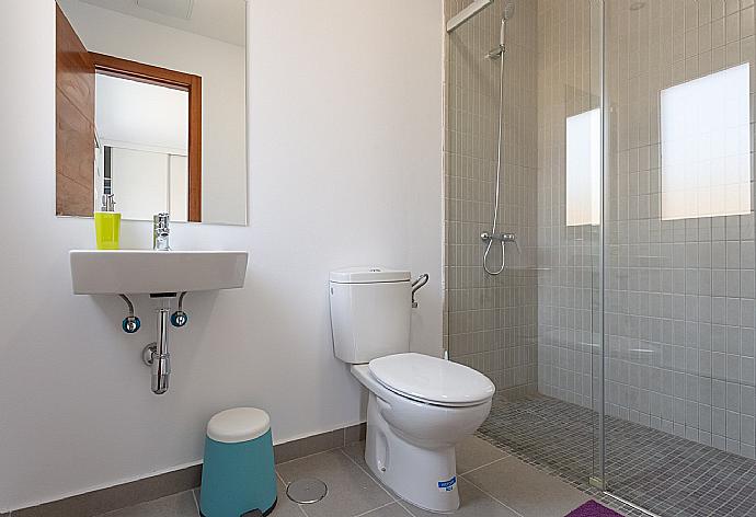 En suite bathroom with shower. W/C. . - Villa Mariposas Uno . (Photo Gallery) }}