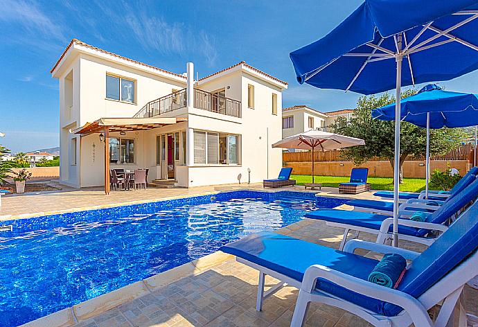 ,Beautiful villa with private pool and terrace with sea views . - Villa Seashore One . (Galleria fotografica) }}