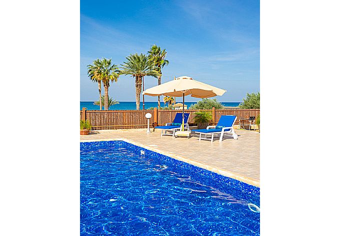 Private pool and terrace with sea views . - Villa Seashore One . (Photo Gallery) }}