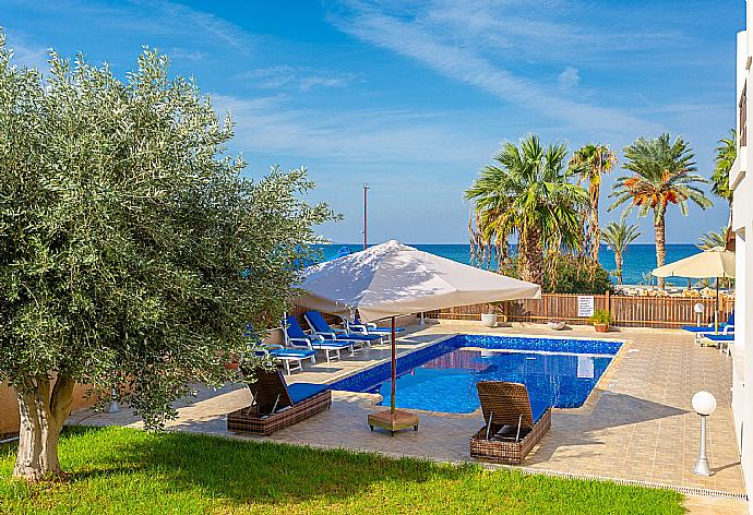 Private pool and terrace with sea views . - Villa Seashore One . (Galerie de photos) }}