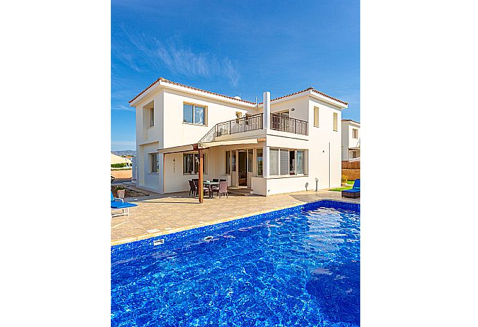 Beautiful villa with private pool and terrace with sea views . - Villa Seashore One . (Photo Gallery) }}