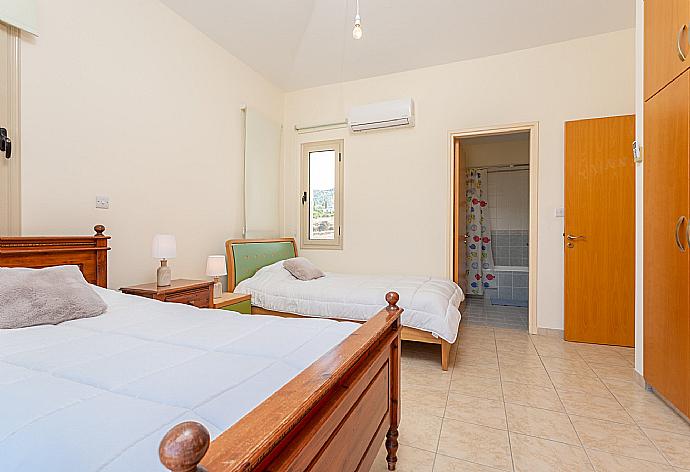 Twin bedroom with en suite bathroom, A/C, and balcony with sea views . - Villa Seashore One . (Photo Gallery) }}