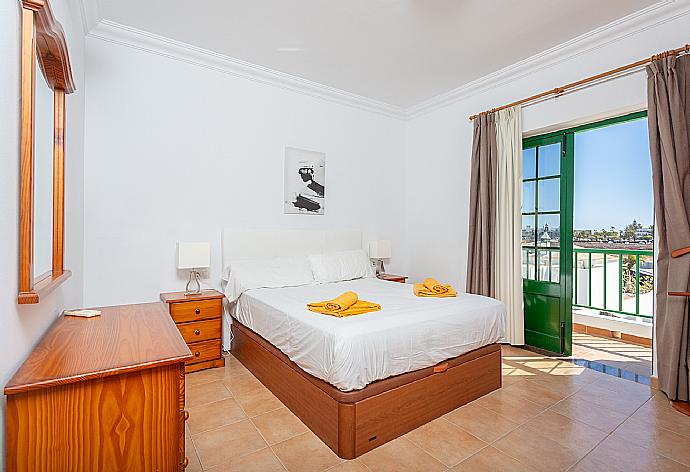 Double bedroom with A/C and balcony access . - Villa Costa Papagayo 5 . (Galerie de photos) }}