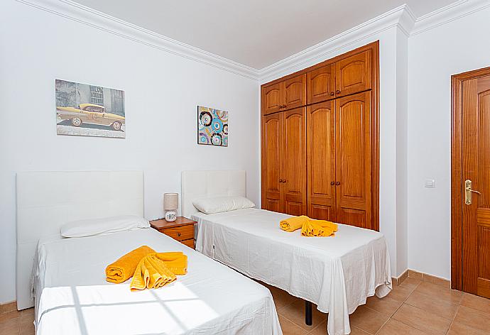 Twin bedroom with A/C . - Villa Costa Papagayo 5 . (Photo Gallery) }}