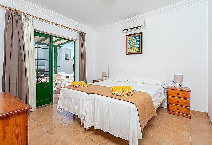 Twin bedroom with A/C and pool terrace access . - Villa Costa Papagayo 5 . (Photo Gallery) }}