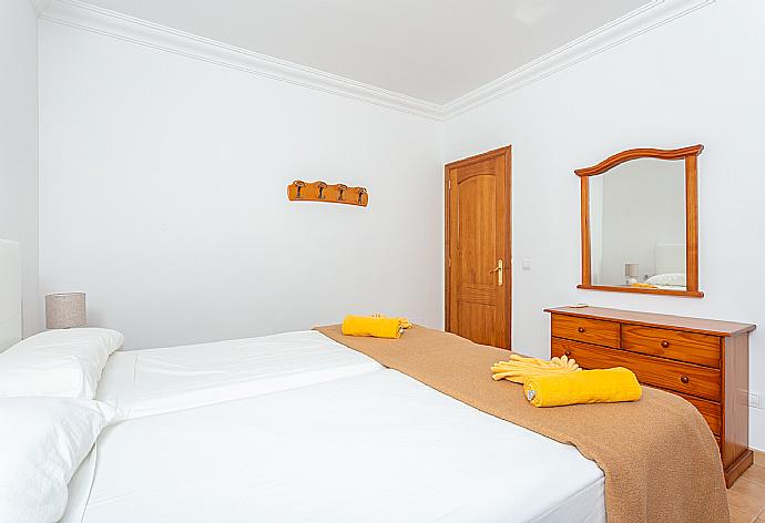 Twin bedroom with A/C and pool terrace access . - Villa Costa Papagayo 5 . (Photo Gallery) }}